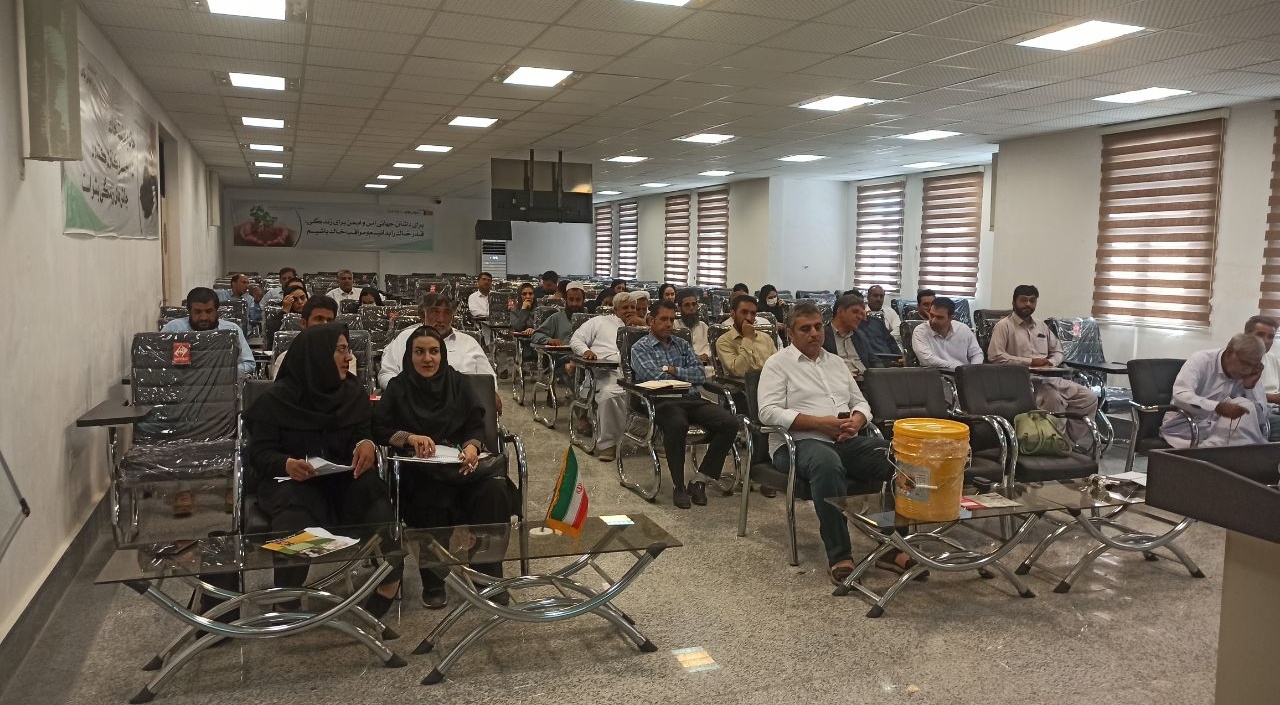 برگزاری کارگاه آموزشی ـ ترویجی مدیریت بهنگام باغات پسته در شهرستان زاهدان