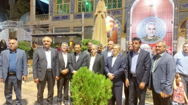 گلباران مزار شهدا توسط معاون وزیر و همراهان