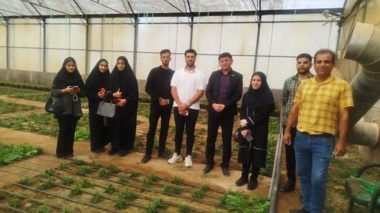 بازدید دانشجویان دانشگاه اردکان از کلکسیون ذخائر توارثی انار کشور در یزد