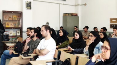 آموزش کاربردی زنبورداری در بستر پژوهش‌های علمی ایستگاه تحقیقات کشاورزی و منابع طبیعی شهرستان سمنان