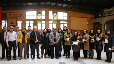 گرامیداشت روز زن و تقدیر از همکاران پژوهشکده