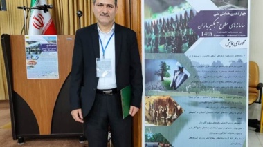 برترین پوستر ملی آب در دستان پژوهشگر مرکز