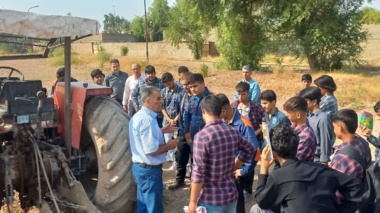 پیوند آموزش عملی با اشتغال و تولید در هنرستان کشاورزی دزفول