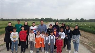 بازدید کودکان بنیاد خیریه دستان مهربان از مزرعه تحقیقات بخش غلات