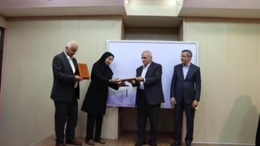 مراسم تکریم محمد صدیق مرتضوی و معارفه سیده لیلی محبی‌نوذر در پژوهشکده اکولوژی خلیج فارس و دریای عمان برگزار شد